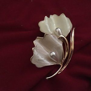 DAINTY ENAMEL WHITE GINGKO BROOCH